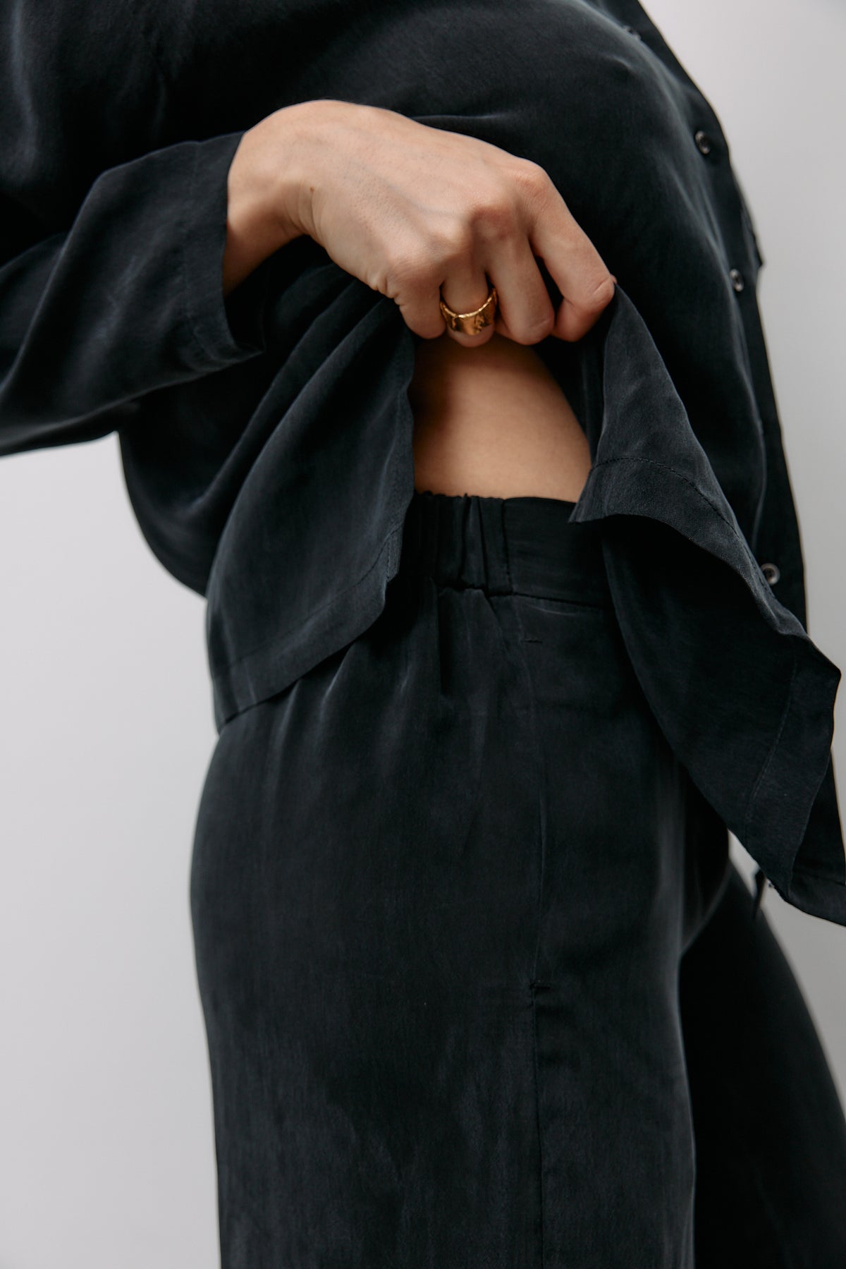 Woven Cupro Leisure Pants - graphite