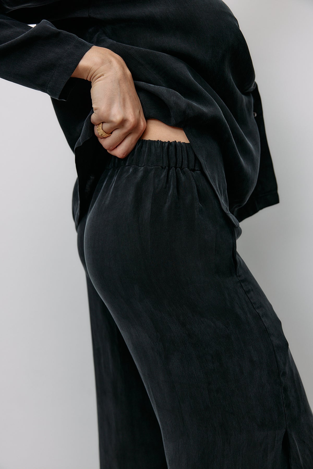 Woven Cupro Leisure Pants - graphite