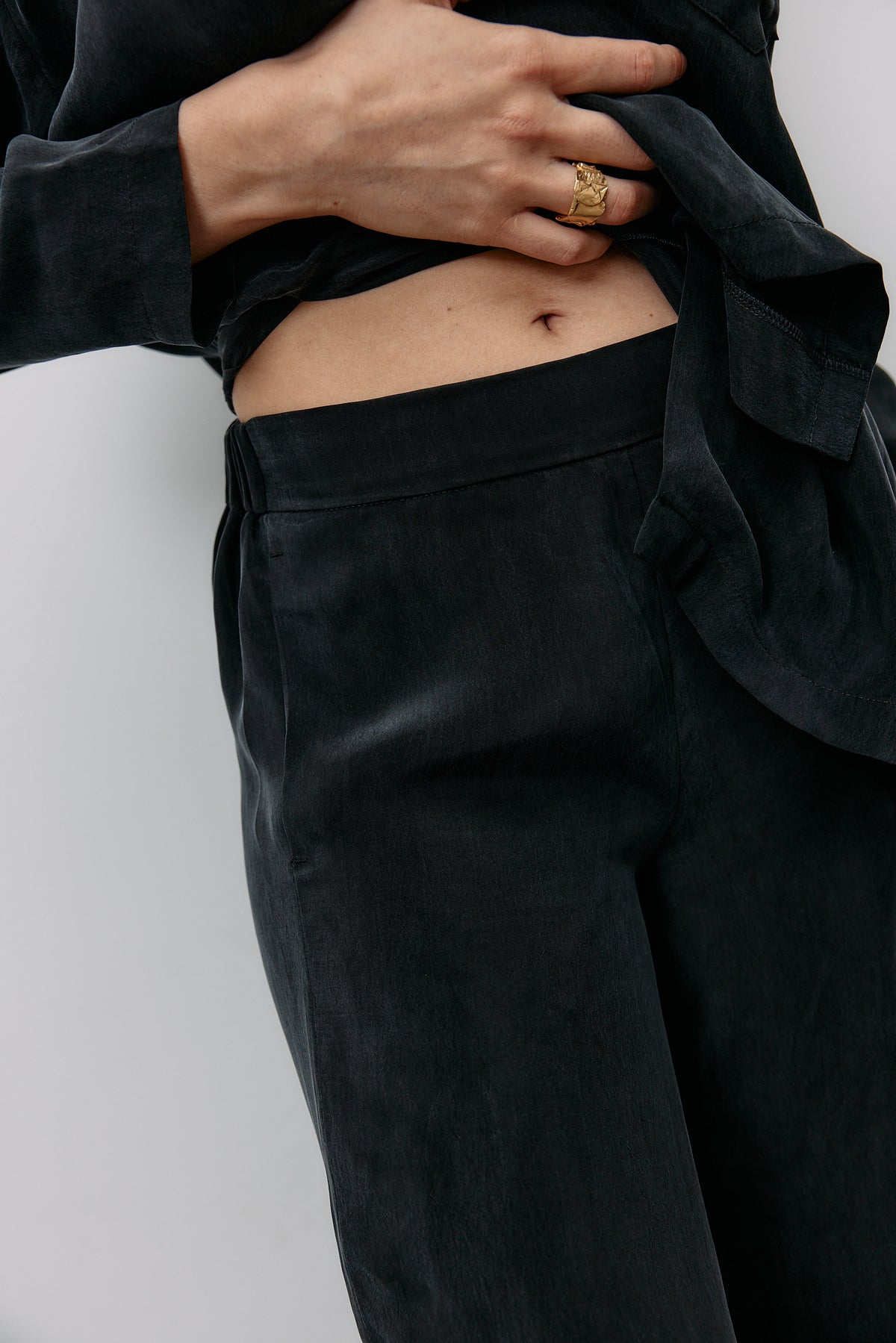 Woven Cupro Leisure Pants - graphite