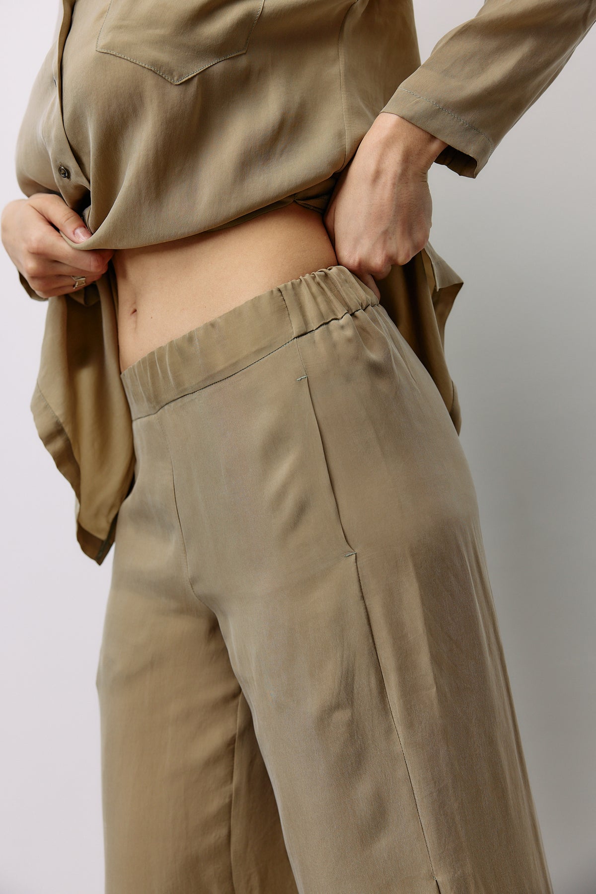 Woven Cupro Leisure Pants - coriander