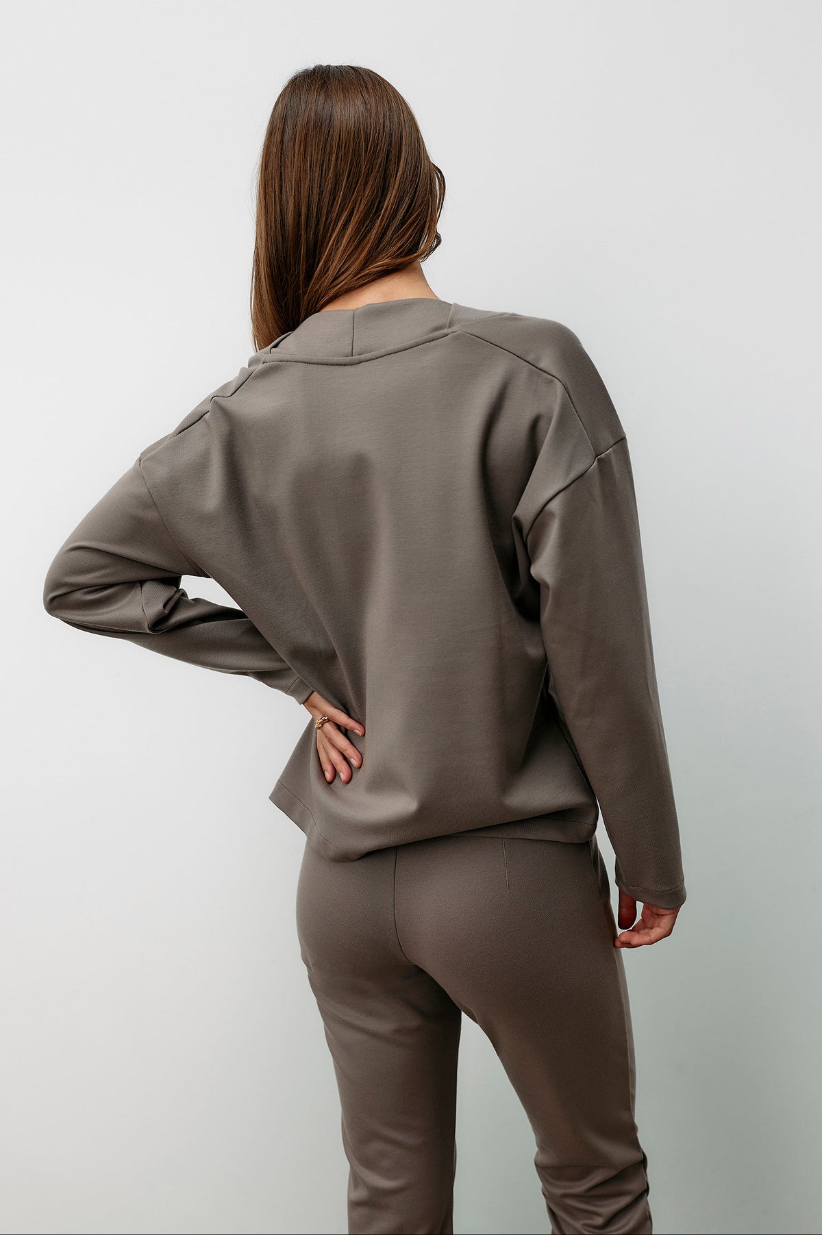 Transformation V-Neck - cinder taupe